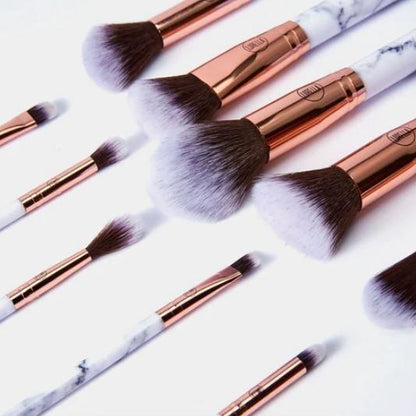 4 Makeup Brush Set + 1 Shadow Palette - Deal of the Day